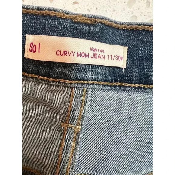 So curvy mom jeans Highrise distressed size 11 30 in waist - Picture 4 of 6